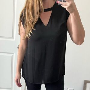 DR2 Elegant Black Sleeveless Blouse